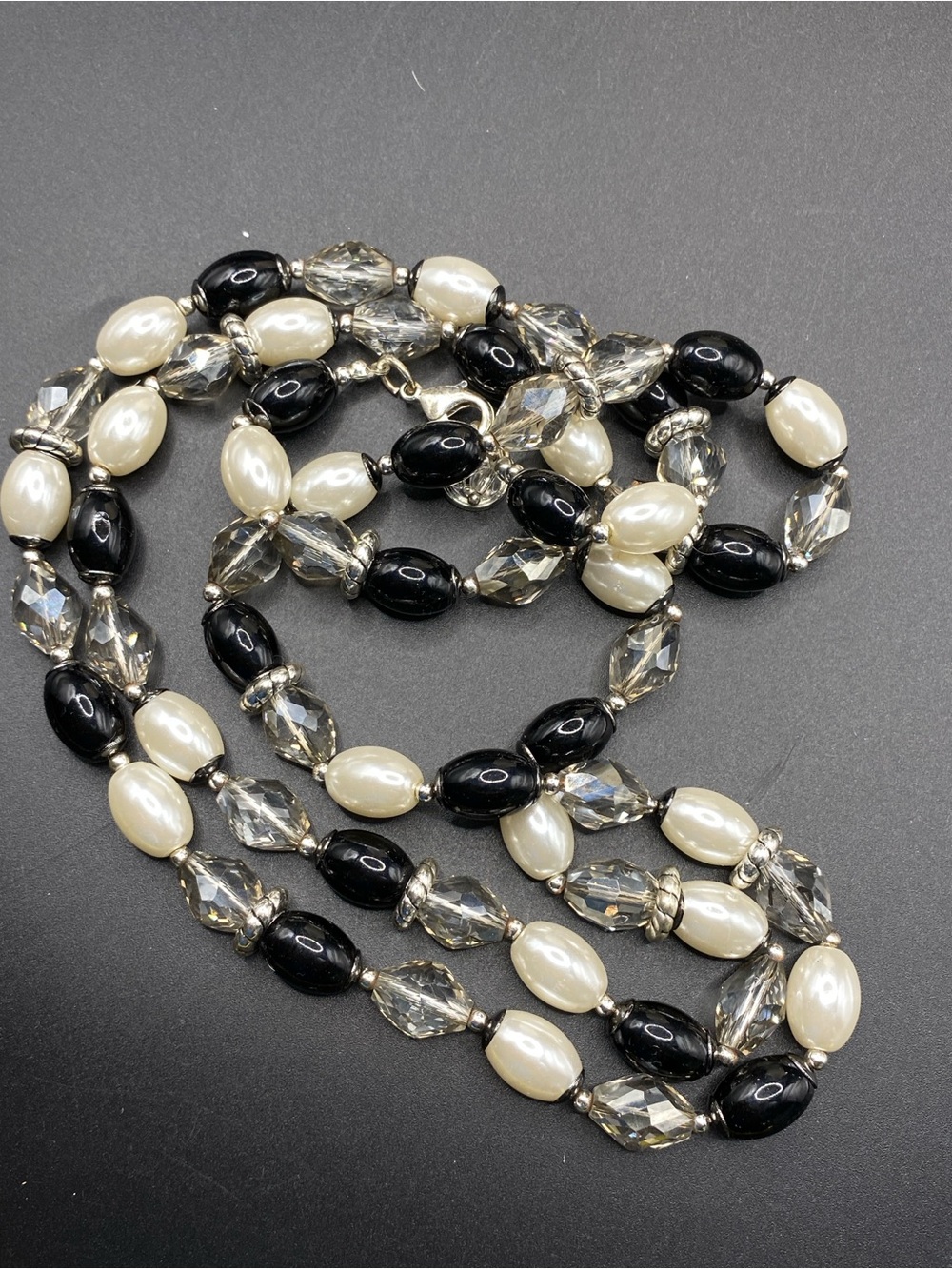 BILL BLASS Beaded Necklace Black & White Beads - Picture 6 of 10